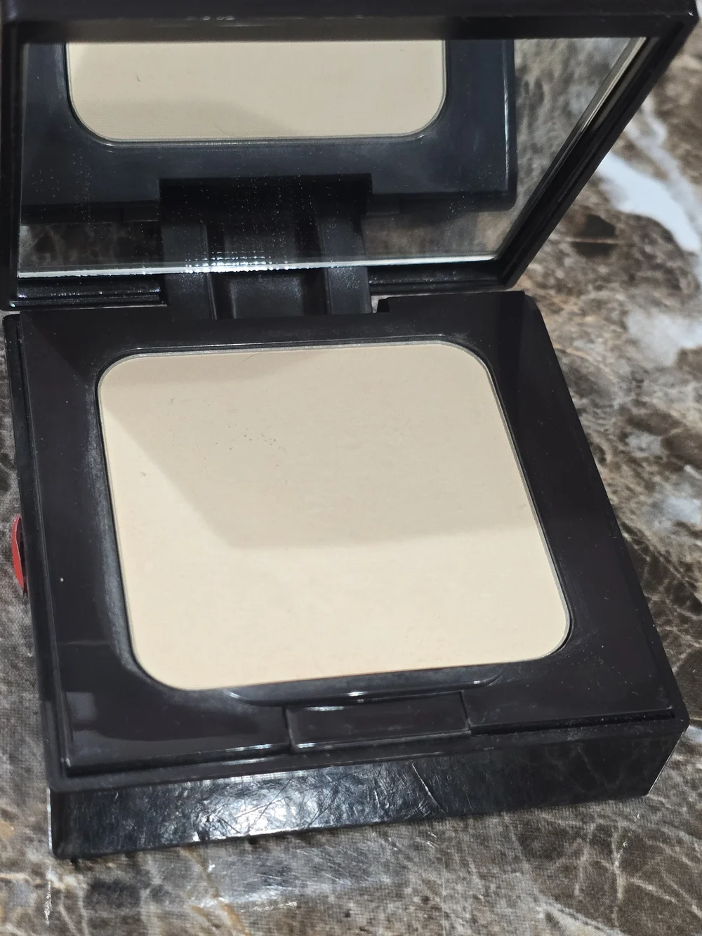 Laura Mercier Translucent Pressed Setting Powder - In Translucent